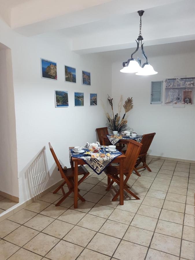 费扎诺Carugio Del Fezzano住宿加早餐旅馆 外观 照片